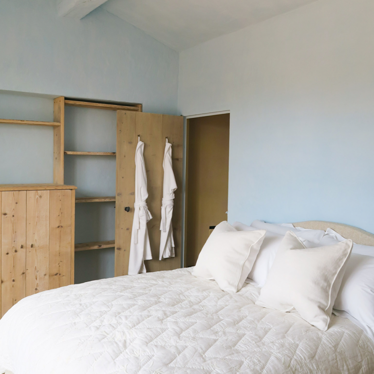 chambre parentale peinte à la chaux